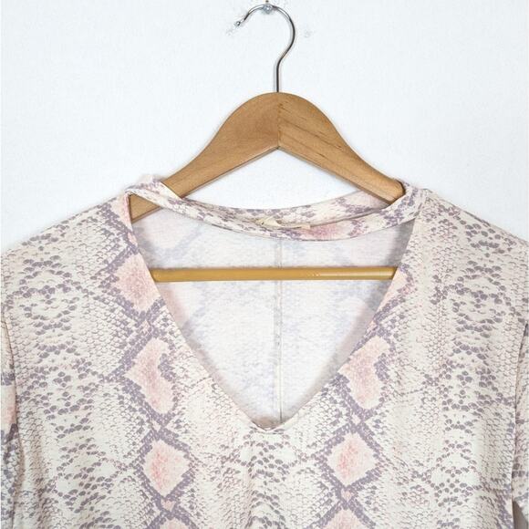 143 Story By Line Up Women Top Snakeskin Print Short Sleeve Top Size M - Picture 4 of 6
